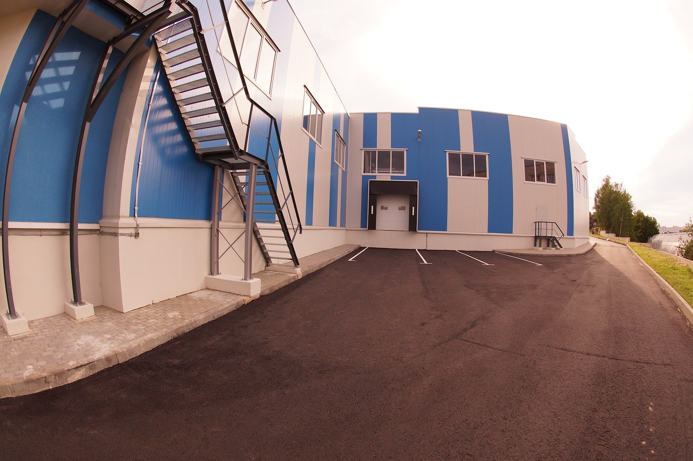 Погрузочно-разгрузочная площадка складского корпуса Пластик Текнолоджиз